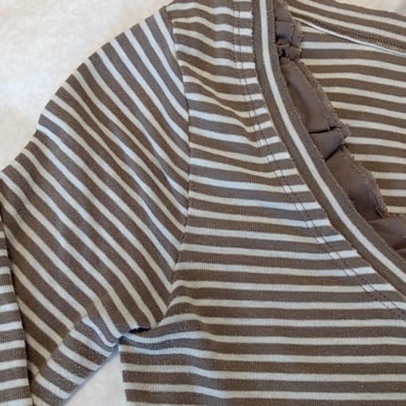 [3/$10] Striped ruffle shirt - Old Navy XS - Picture 3 of 4